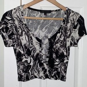 MARBLE CROP TOP WITH RINGS